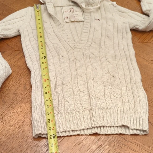 Y2K Hollister Women's Cable Knit Hooded V-Neck Sweater in Cream Bella Babydoll - Picture 8 of 11